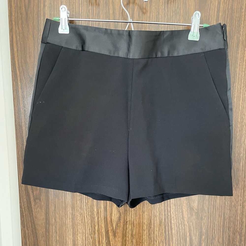 Shorts tuxedo style